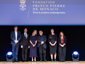 La Fondazione Principe Pierre ha annunciato i vincitori dei premi 2026 alla Salle Garnier, alla presenza della Principessa di Hannover, tra questi Daniel Pennac.